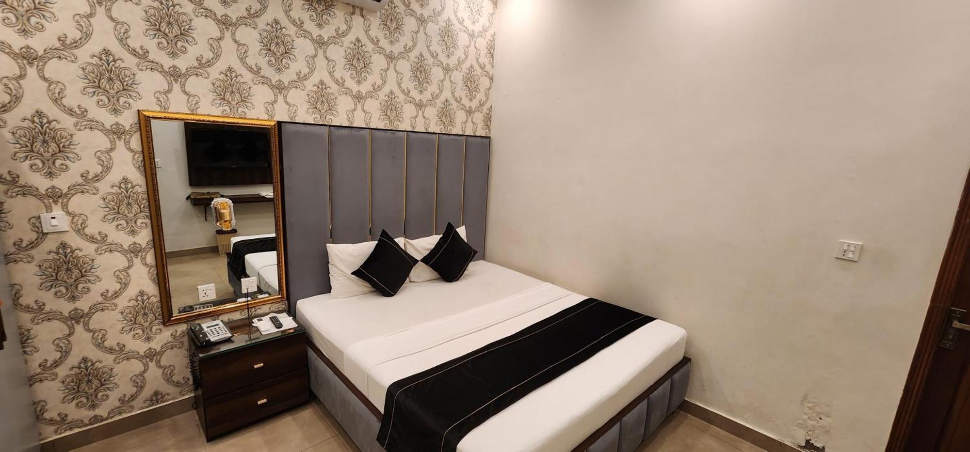 Red Fort Hotel Gulberg Lahore Extérieur photo